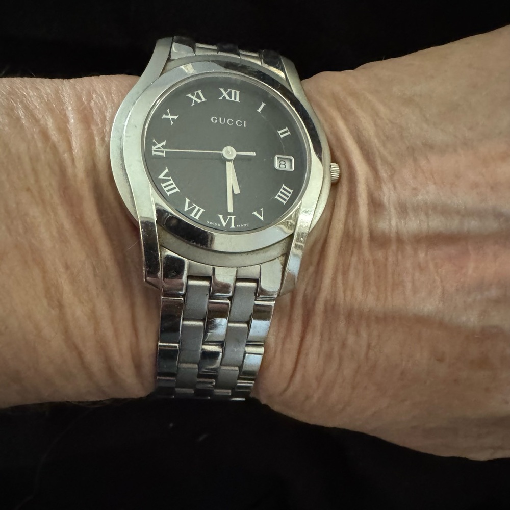 GUCCI black stainless steel watch with date.